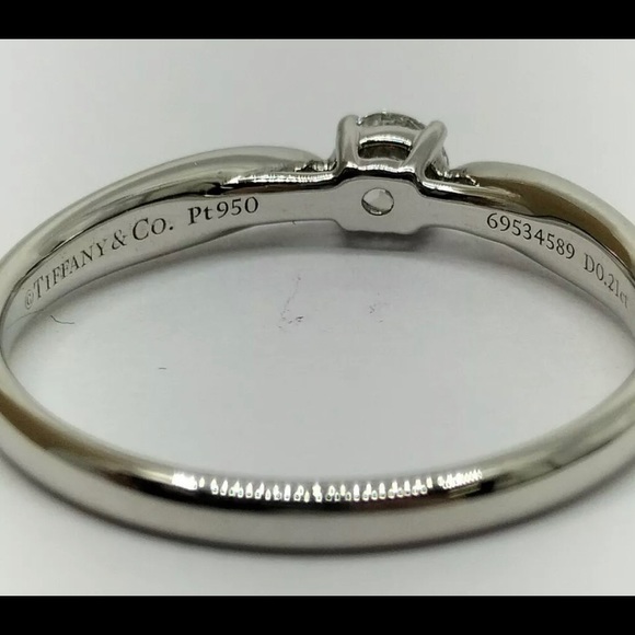 Tiffany and Co. diamond ring - Picture 5 of 6